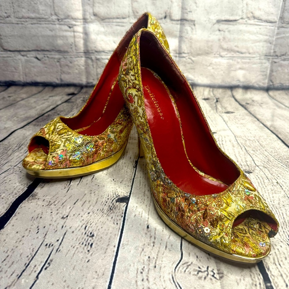 Gold High Heels Peep Toe embroidered floral Multicolor Pumps Women’s Size 8
